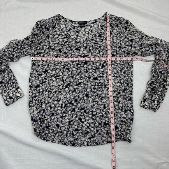 Lucky Brand size Medium Blue Floral Drawstring Bottom Blouse - Picture 11 of 11